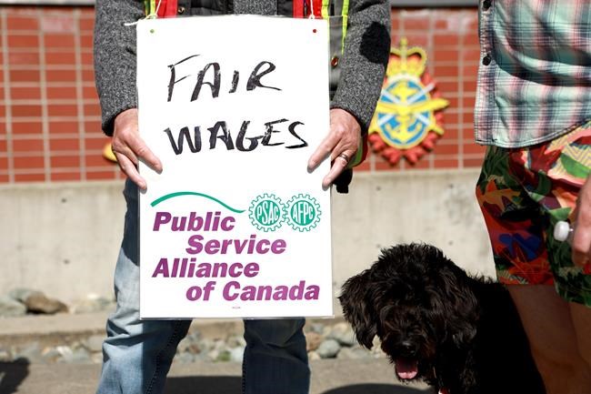 Federal government touts 'final' offer to striking public service union as fair | iNFOnews.ca Federal government touts 'final' offer to striking public service union as fair | iNFOnews.ca