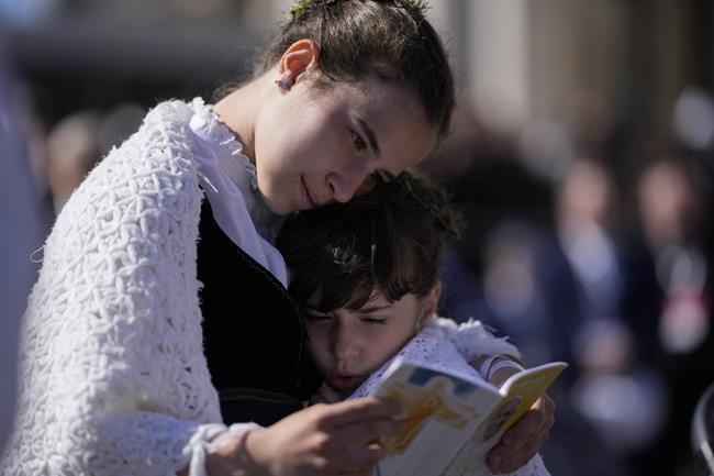 Pope in final Mass in Budapest urges Hungary to open doors | iNFOnews.ca
