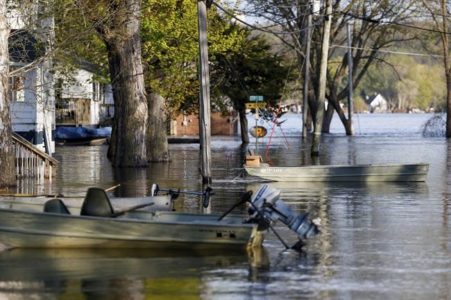 Mississippi River waters keep rising in Iowa and Illinois | iNFOnews.ca Mississippi River waters keep rising in Iowa and Illinois | iNFOnews.ca