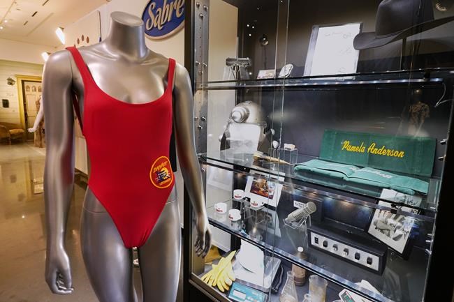 'Cheers' bar, 'Tonight Show' set among TV history at auction | iNFOnews.ca 'Cheers' bar, 'Tonight Show' set among TV history at auction | iNFOnews.ca