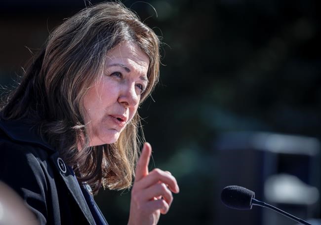 Alberta UCP leader Smith hedges on pursuing defamation lawsuit against CBC over COVID | iNFOnews.ca