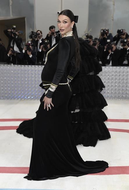 Serena Williams, Karlie Kloss reveal pregnancies at Met Gala | iNFOnews.ca Serena Williams, Karlie Kloss reveal pregnancies at Met Gala | iNFOnews.ca