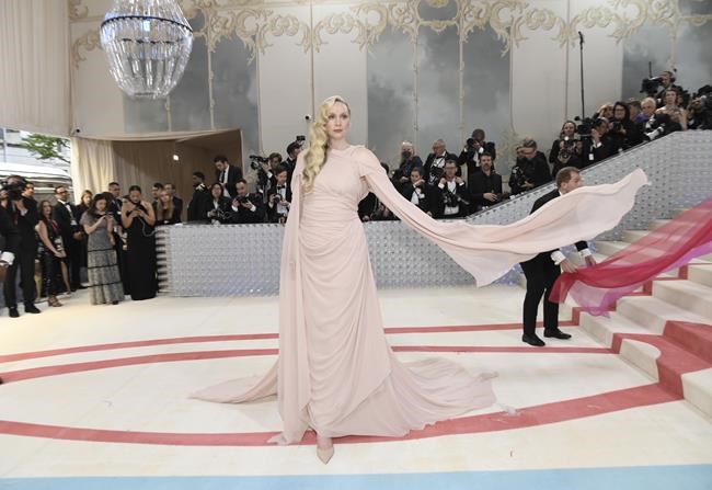 Met Gala: Rihanna, Jared Leto as Choupette, Kim K. in pearls | iNFOnews.ca Met Gala: Rihanna, Jared Leto as Choupette, Kim K. in pearls | iNFOnews.ca