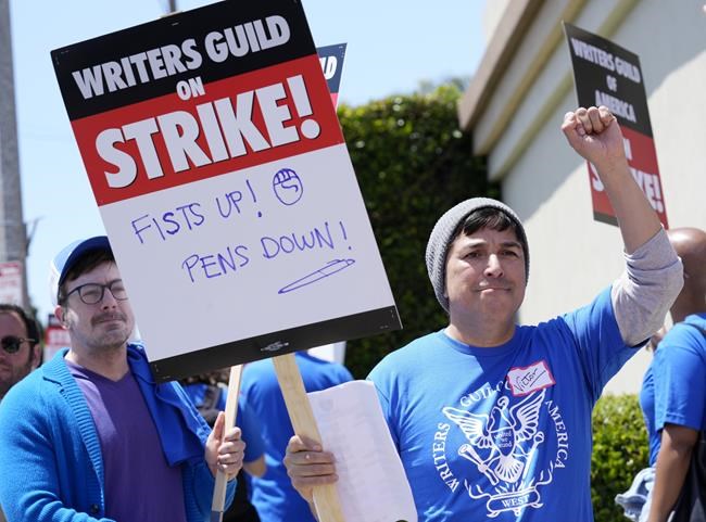 Late-night TV shows go dark as writers strike for better pay | iNFOnews.ca Late-night TV shows go dark as writers strike for better pay | iNFOnews.ca