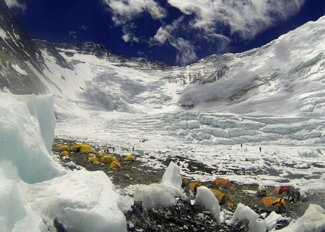 Seattle man dies while climbing Mount Everest | iNFOnews.ca