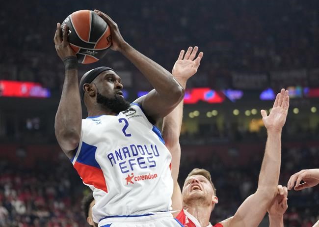 Anadolu Efes player Singleton hospitalized with chest pains | iNFOnews.ca