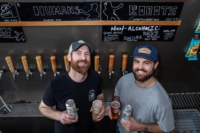 Robot vs. human: Saskatoon brewer goes head to head with ChatGPT-designed beer | iNFOnews.ca