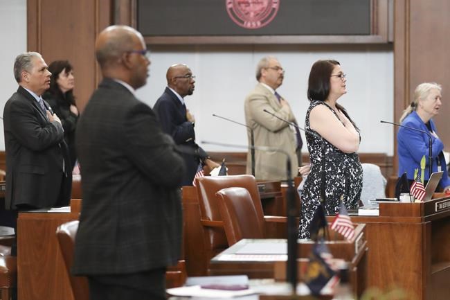 Oregon Senate walkout highlights unusual stalling tactics | iNFOnews.ca Oregon Senate walkout highlights unusual stalling tactics | iNFOnews.ca
