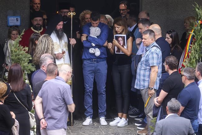 Burials held in Serbia for some victims of mass shootings | iNFOnews.ca