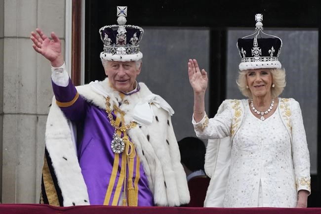 King Charles III crowned with regal pomp, cheers and shrugs | iNFOnews.ca