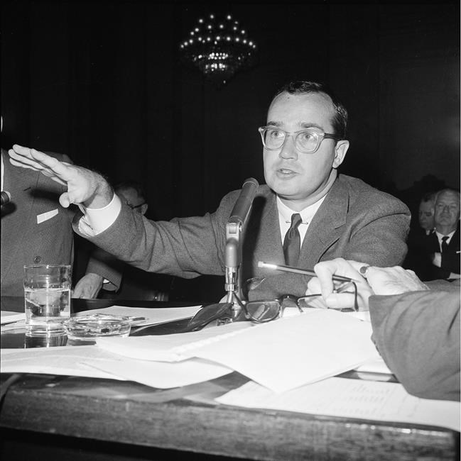 Newton Minow, ex-FCC chief who dubbed TV 'wasteland,' dies | iNFOnews.ca Newton Minow, ex-FCC chief who dubbed TV 'wasteland,' dies | iNFOnews.ca