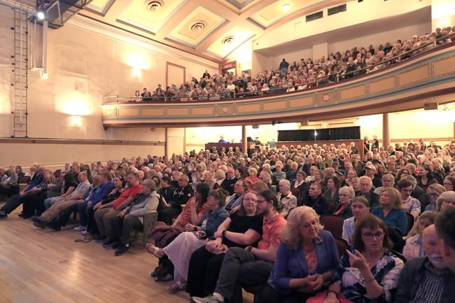 'We had to be here': Fans gather at hometown concert celebrating Gordon Lightfoot | iNFOnews.ca