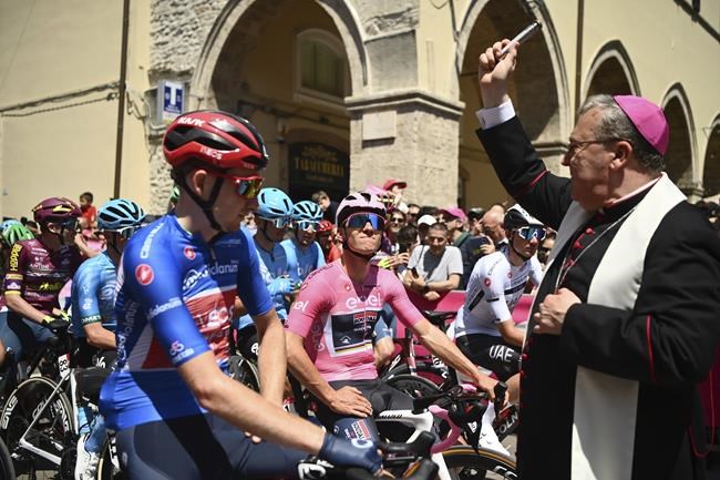 Milan sprints to win crash-affected Stage 2, Evenepoel leads | iNFOnews.ca