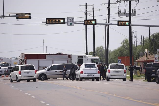 SUV driver hits crowd at Texas bus stop near border; 8 dead | iNFOnews.ca