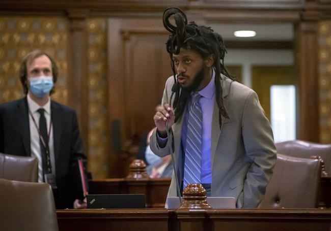 Illinois moves toward gender inclusivity as others move away | iNFOnews.ca Illinois moves toward gender inclusivity as others move away | iNFOnews.ca