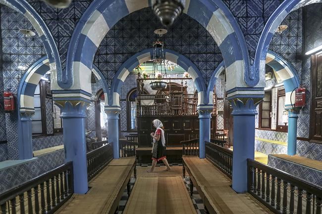 Tunisian naval guard kills 3 near synagogue; 10 injured | iNFOnews.ca Tunisian naval guard kills 3 near synagogue; 10 injured | iNFOnews.ca
