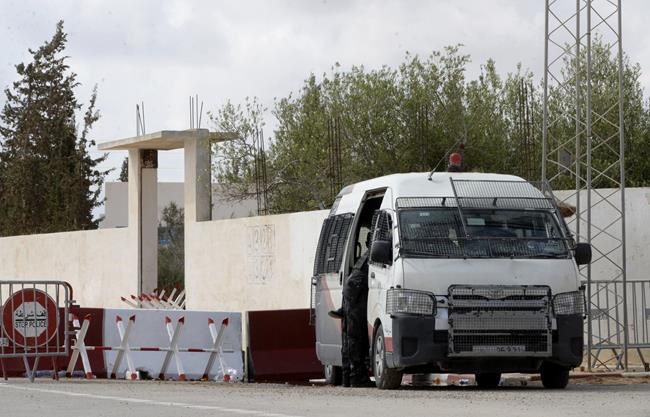 Tunisia investigates guardsman's motive for killing 5 outside historic synagogue | iNFOnews.ca Tunisia investigates guardsman's motive for killing 5 outside historic synagogue | iNFOnews.ca