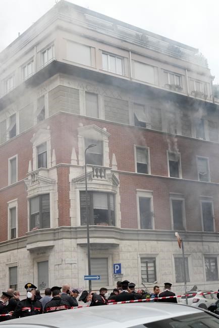 Van carrying oxygen tanks explodes in Milan; driver injured | iNFOnews.ca Van carrying oxygen tanks explodes in Milan; driver injured | iNFOnews.ca