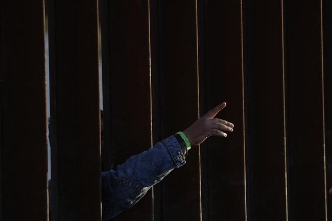 4-year-old child is 'OK' after being dropped from high border wall in San Diego | iNFOnews.ca