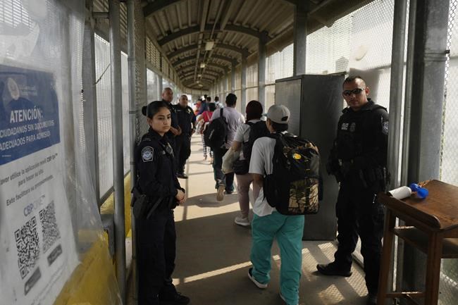Border appears calm after lifting of pandemic asylum restrictions | iNFOnews.ca CP23077118