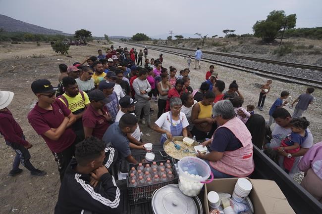 US-Mexico border sees orderly crossings as new migration rules take effect | iNFOnews.ca