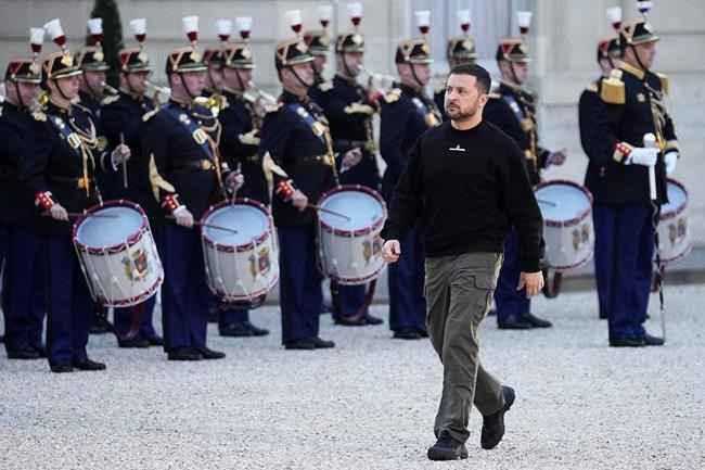 France pledges more military aid as Ukraine's Zelenskyy makes surprise Paris visit to meet Macron | iNFOnews.ca CP397051396