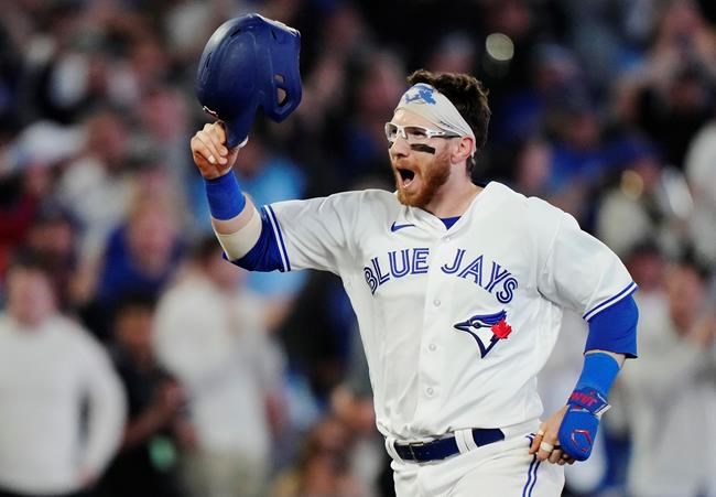 Jansen hits three-run walkoff homer in 10th inning as Blue Jays defeat Yankees 3-0 | iNFOnews.ca
