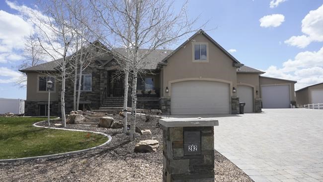 Utah kids' book author accused in husband's killing changed life insurance policies, prosecutors say | iNFOnews.ca Utah kids' book author accused in husband's killing changed life insurance policies, prosecutors say | iNFOnews.ca