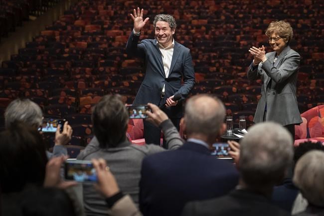 Dudamel gets 7-minute ovation after 1st NY Philharmonic concert since music director decision | iNFOnews.ca
