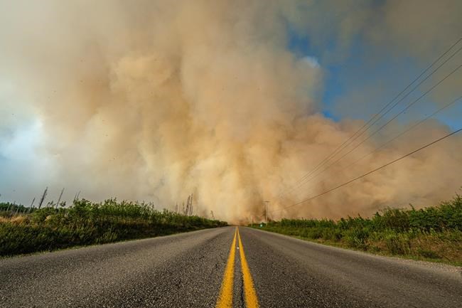 Rain that's in the weekend forecast could temper northeast B.C. wildfires: fire crews | iNFOnews.ca CP2056101582