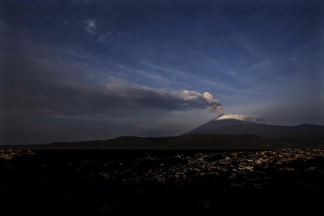 Volcano rumbles near Mexico City, coating towns with ash, disrupting flights | iNFOnews.ca