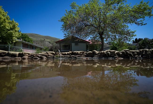 Spring flood risks highlight lack of insurance for Canadian homeowners: experts | iNFOnews.ca