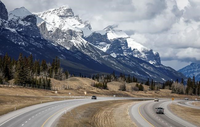 Early snowmelt in Western mountains means drier summers, more wildfire risk: study | iNFOnews.ca