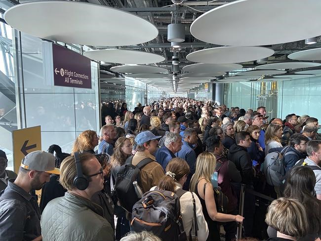 Systems error affecting electronic gates leaves travelers to UK waiting for hours | iNFOnews.ca