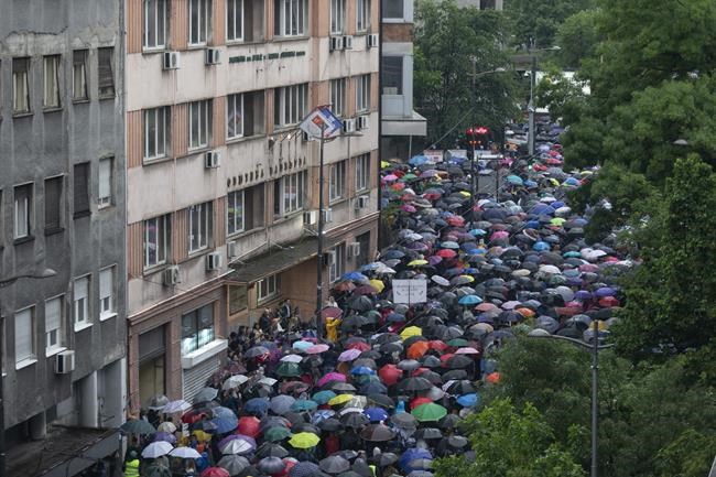 Protesters encircle Serbian state TV building to press government to ease its grip on media | iNFOnews.ca