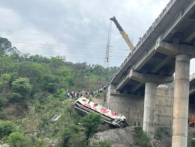 At least 10 dead, 55 injured as bus of Hindu pilgrims falls into gorge in Indian-controlled Kashmir | iNFOnews.ca At least 10 dead, 55 injured as bus of Hindu pilgrims falls into gorge in Indian-controlled Kashmir | iNFOnews.ca