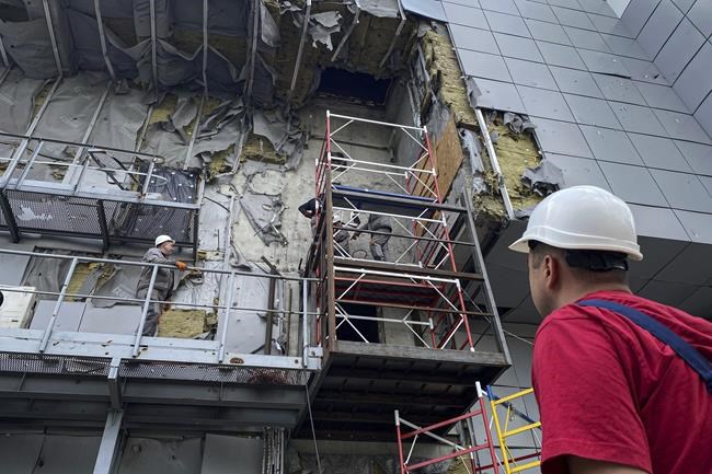 Staff at Ukraine's experimental nuclear site pick up pieces from Russian strikes | iNFOnews.ca