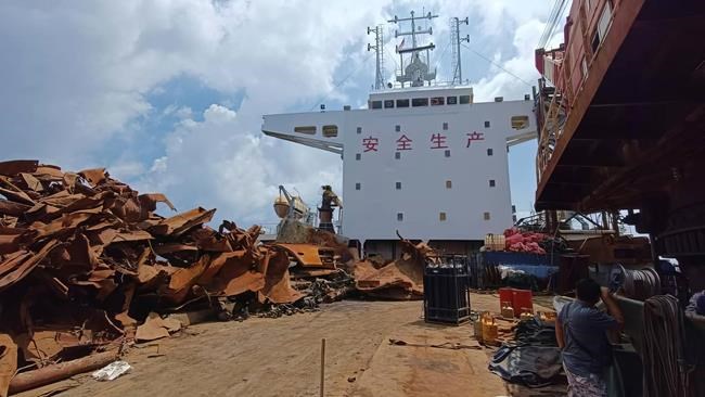 Malaysia finds 100 old artillery shells on Chinese barge, says it likely plundered WWII shipwrecks | iNFOnews.ca Malaysia finds 100 old artillery shells on Chinese barge, says it likely plundered WWII shipwrecks | iNFOnews.ca