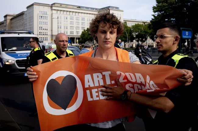 Berlin police record jump in angry motorists attacking road-blocking climate activists | iNFOnews.ca