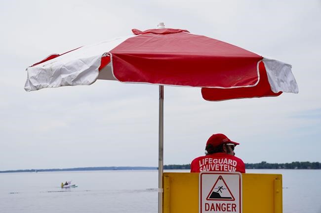Canadian towns and cities try creative ways to recruit lifeguards amid shortage | iNFOnews.ca