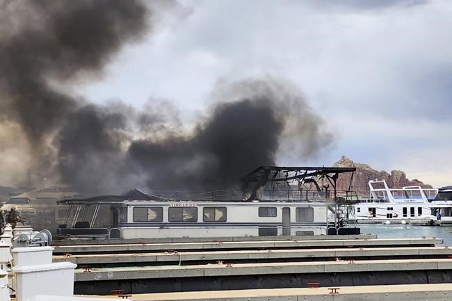 Houseboats catch fire at popular destination Lake Powell on Utah-Arizona line | iNFOnews.ca