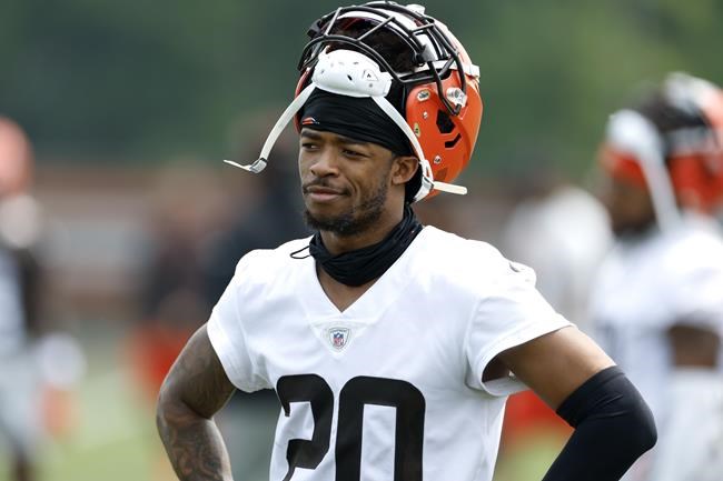 Browns defensive players robbed of jewelry, vehicle by masked men in downtown stickup | iNFOnews.ca Browns defensive players robbed of jewelry, vehicle by masked men in downtown stickup | iNFOnews.ca