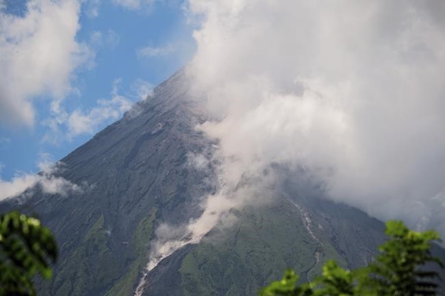 Philippines raises alert level around volcano, villagers told to leave danger zone | iNFOnews.ca
