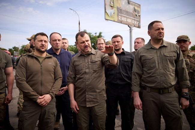 Russia shells Ukrainian city inundated by dam collapse after Zelenskyy visit | iNFOnews.ca