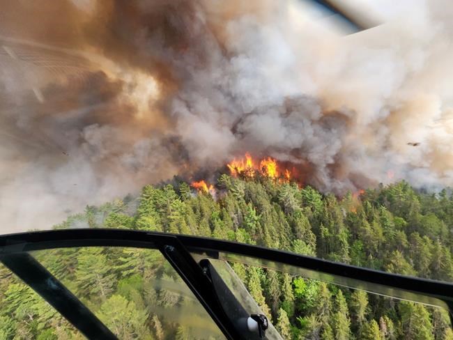 Firefighters from France arrive to battle blazes as wildfire smoke lingers | iNFOnews.ca Firefighters from France arrive to battle blazes as wildfire smoke lingers | iNFOnews.ca