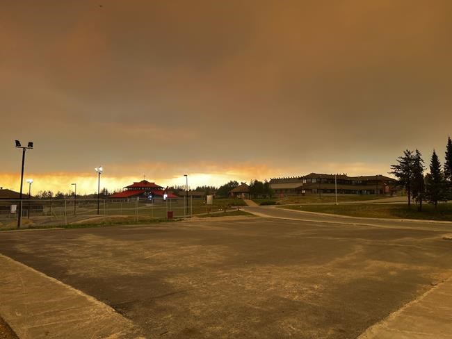 Once 'forgotten,' Oujé-Bougoumou Cree watch nervously as wildfire threatens community | iNFOnews.ca Once 'forgotten,' Oujé-Bougoumou Cree watch nervously as wildfire threatens community | iNFOnews.ca