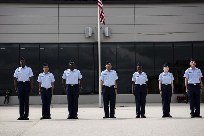Join the military, become a US citizen: Uncle Sam wants you and vous and tu | iNFOnews.ca Join the military, become a US citizen: Uncle Sam wants you and vous and tu | iNFOnews.ca