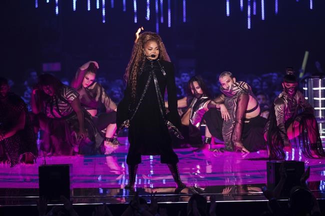 Janet Jackson performs alongside YOLA at sold-out concert in Los Angeles on tour stop with Ludacris | iNFOnews.ca Janet Jackson performs alongside YOLA at sold-out concert in Los Angeles on tour stop with Ludacris | iNFOnews.ca