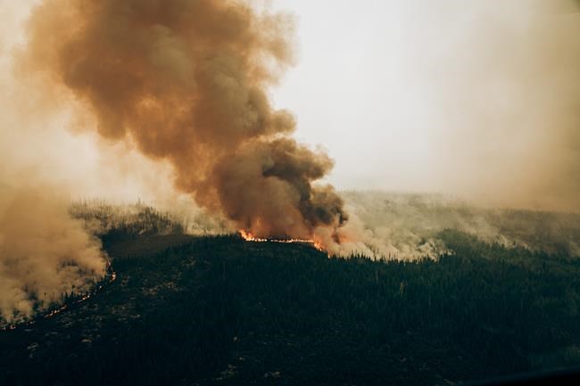 Many Quebec fire evacuees allowed to return home as situation improves: premier | iNFOnews.ca CP307803566