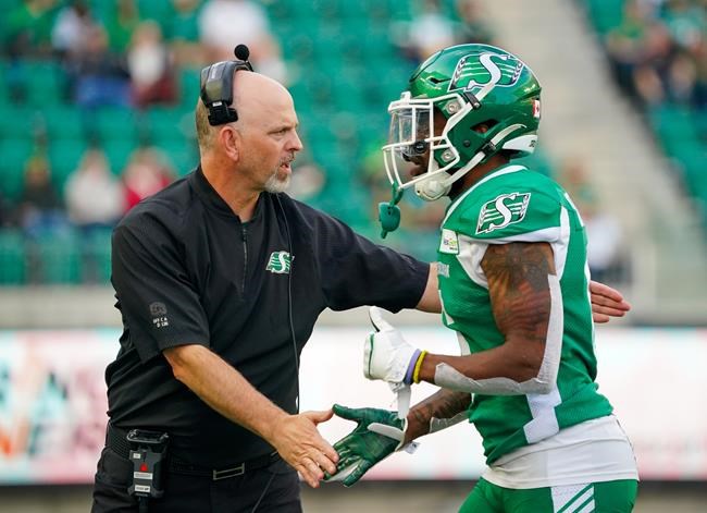 Riders put veteran quarterback Harris in harm's way with final offensive play call | iNFOnews.ca CP1927023539